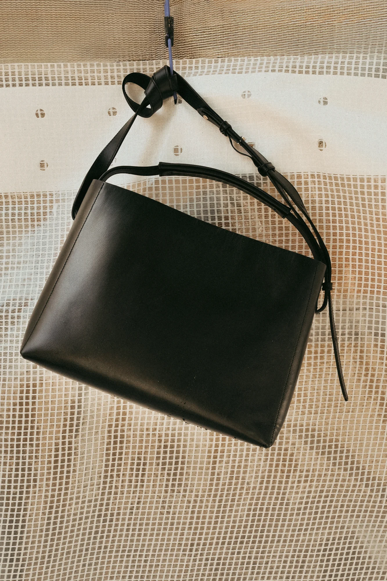 Hedda Grande Handbag Leather Black - Image 7