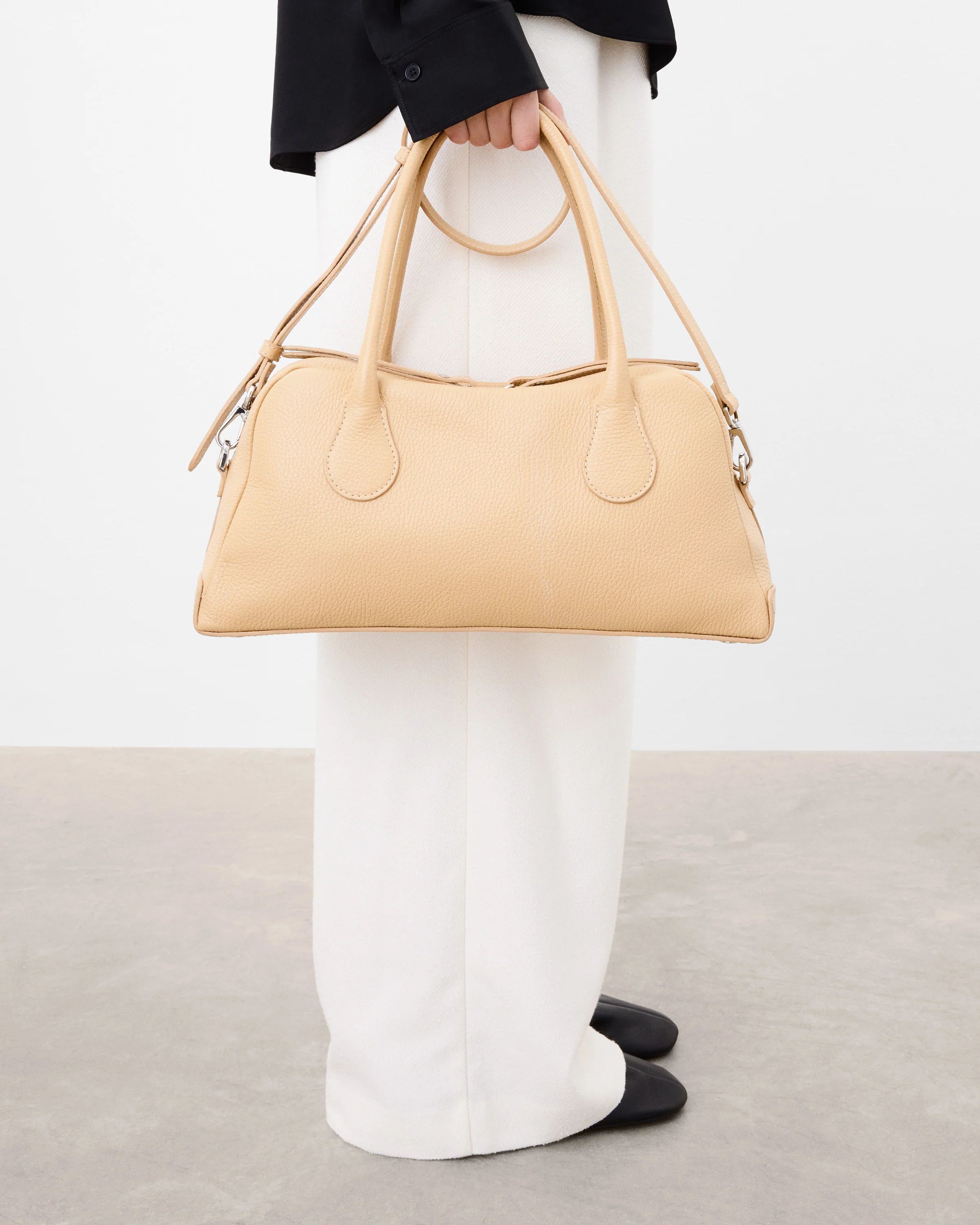 Leia Shoulder Bag Grained Leather Biscotti - Image 2