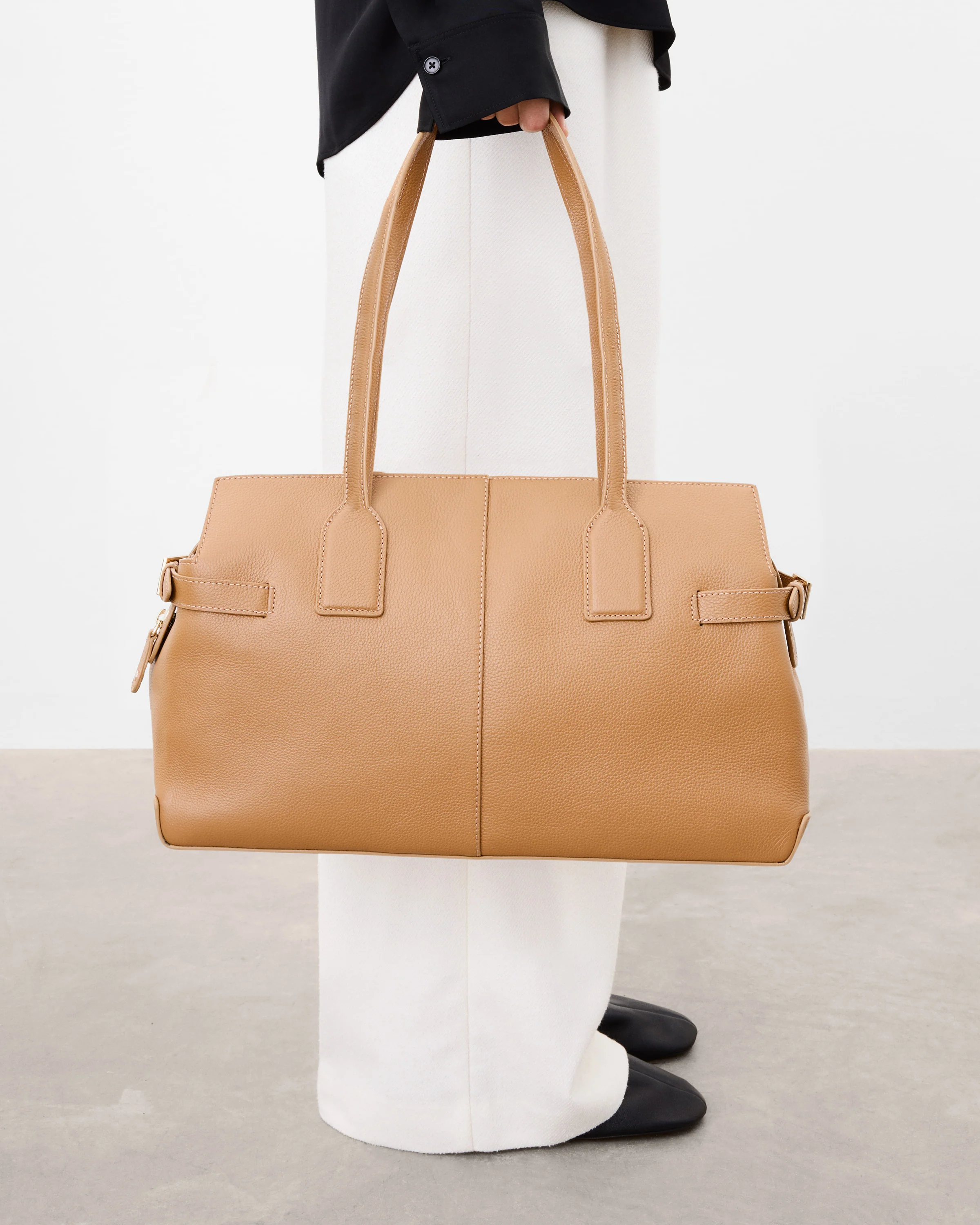 Lisa Bowler Bag Grained Leather Cognac - Image 2
