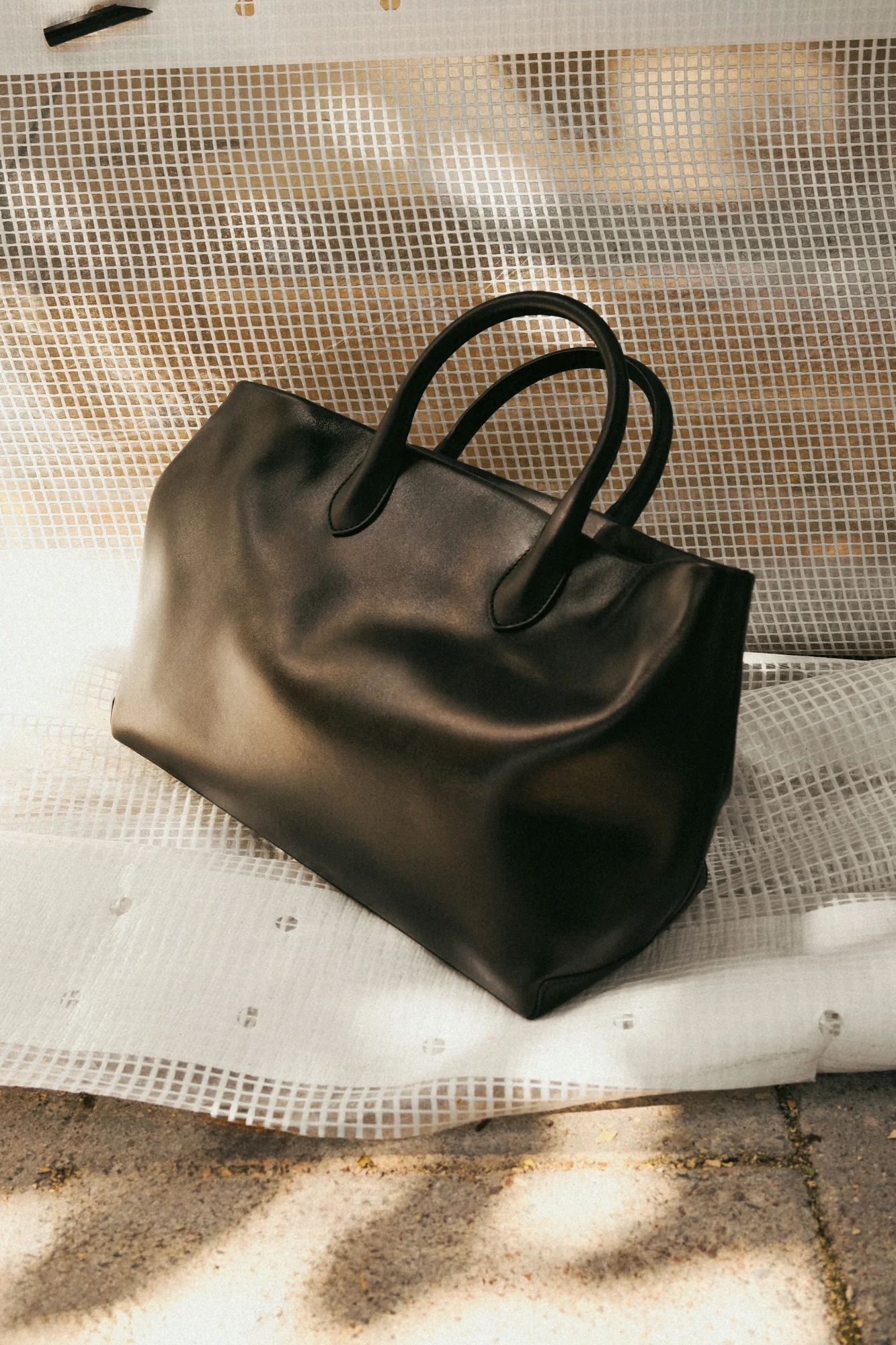 Lola Tote Leather Black - Image 6