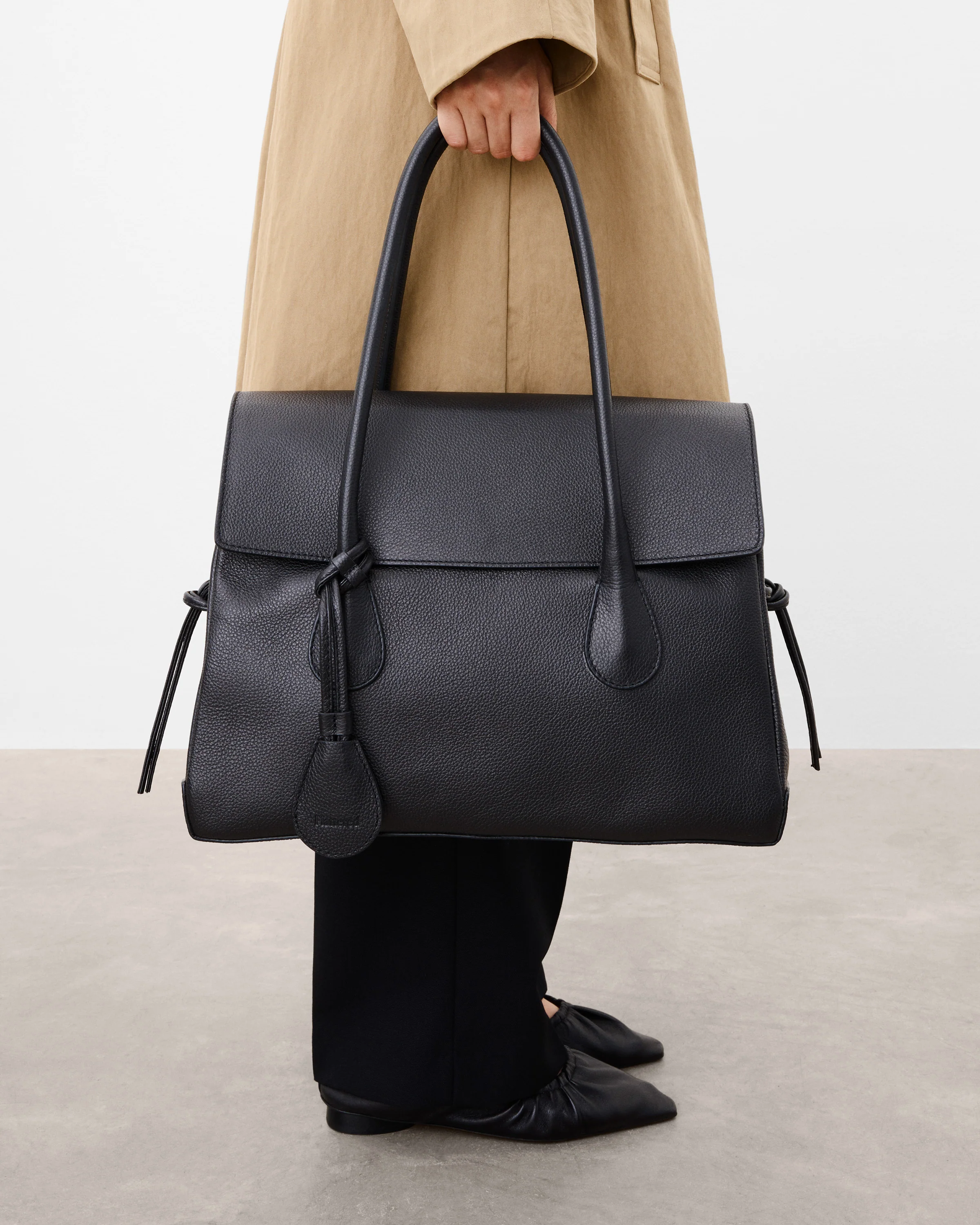 Lydia Tote Bag Grained Leather Black - Image 2