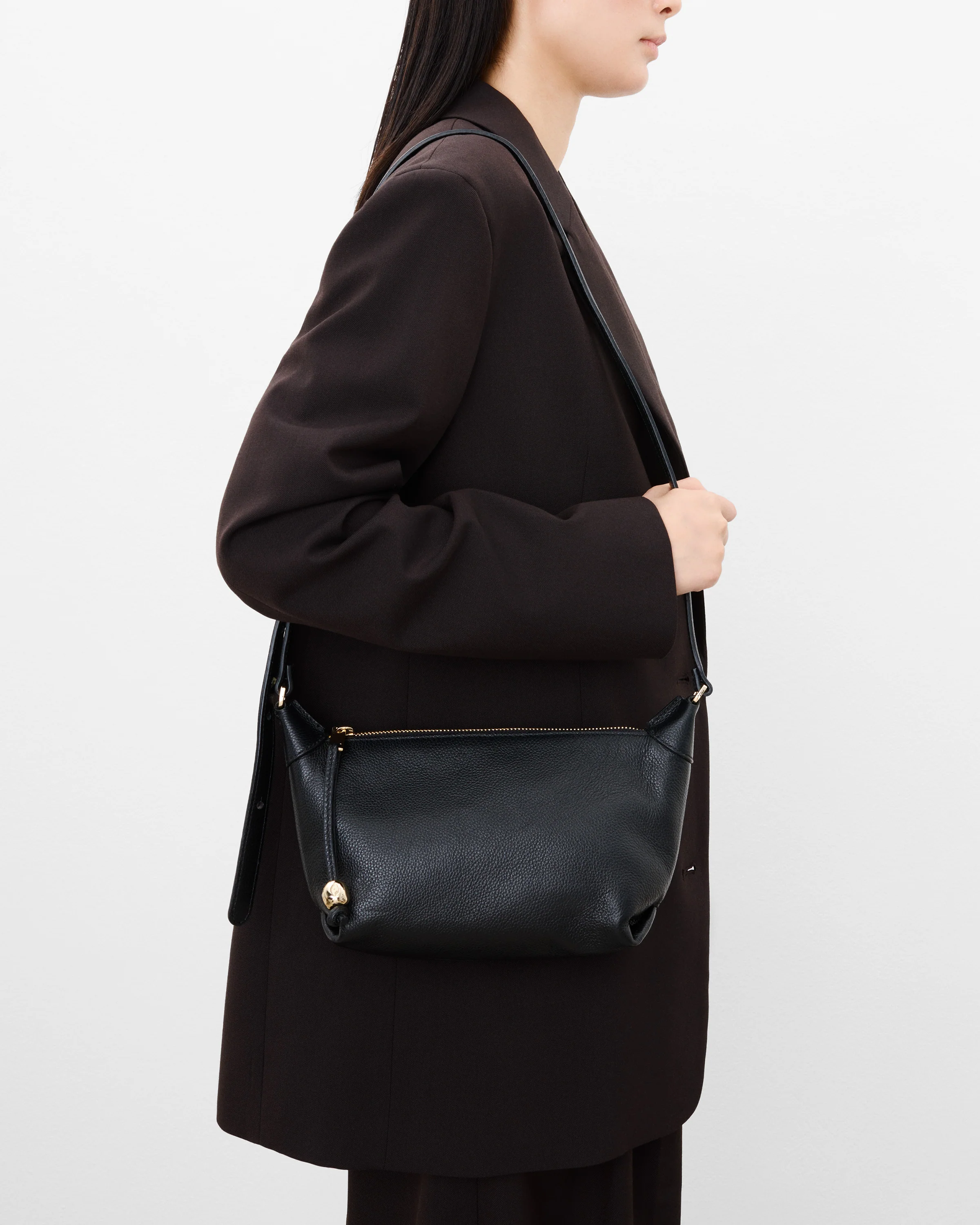 Ru Crossbody Bag Grained Leather Black - Image 2